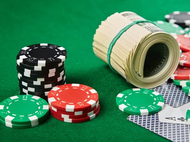 Đánh bài poker ăn tiền là gì?